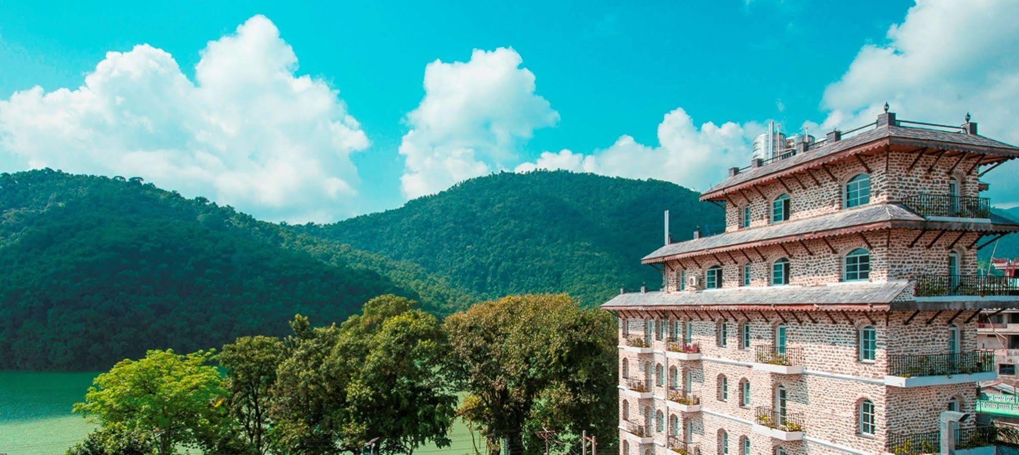 Glacier Hotel & Spa Pokhara Extérieur photo